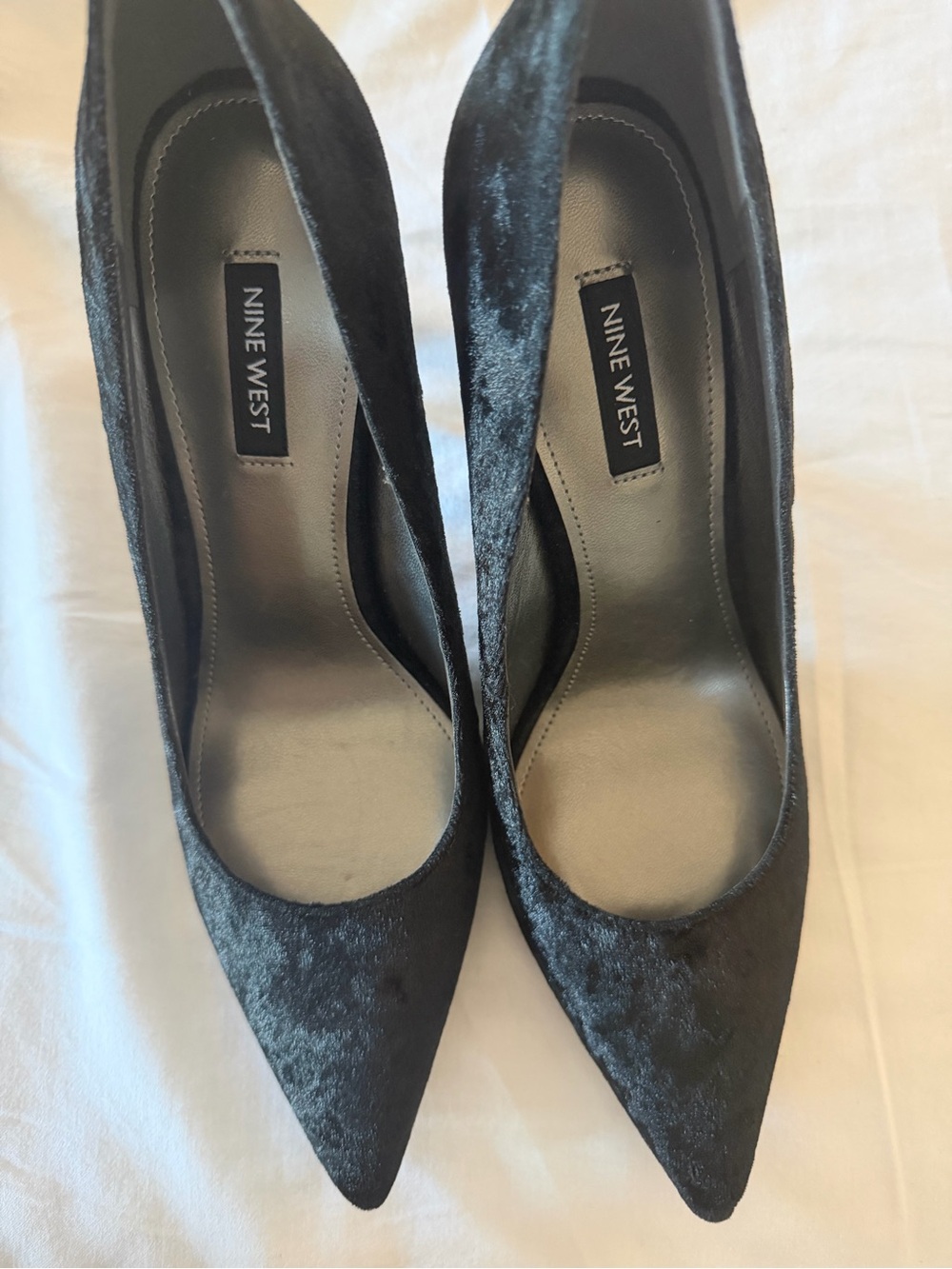 Nine West Black Pointed-Toe Velvet Pumps Brand New Never Worn Size 9 US